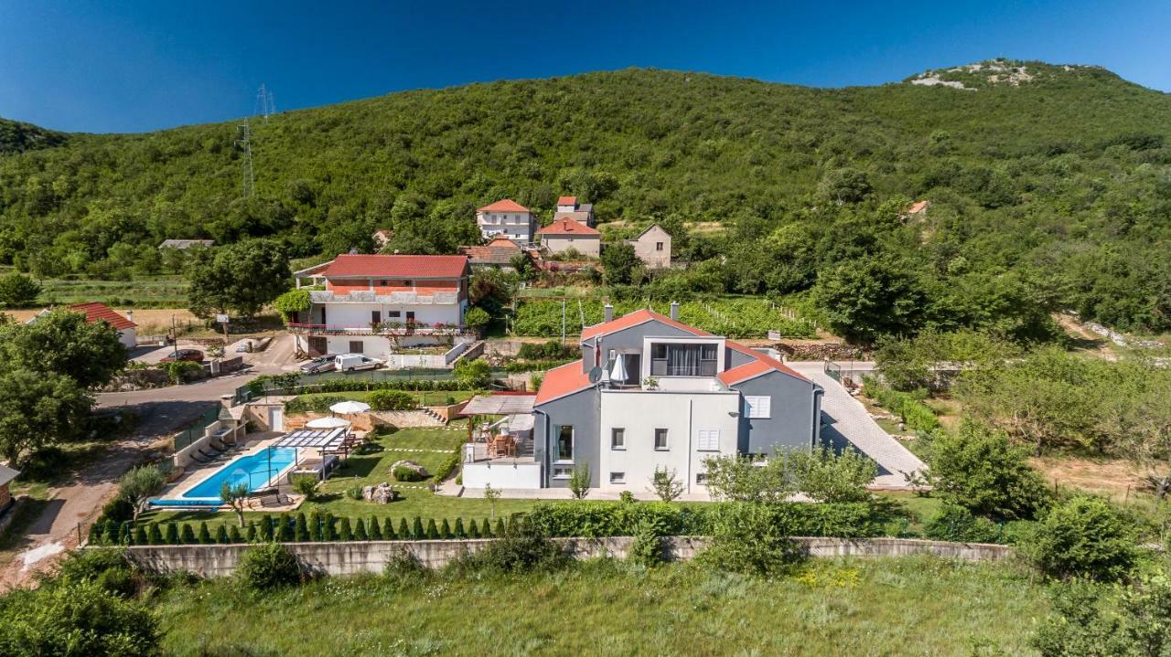 Luxury Villa Nadalina-Dicmo Dugopolje Buitenkant foto